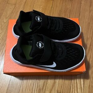 Nike Free - Size 1y - New - Never Used - With Box